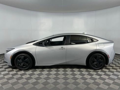 Used 2025 Toyota Prius LE image 10