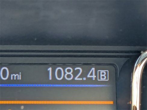 Used 2019 Nissan Titan SV image 25