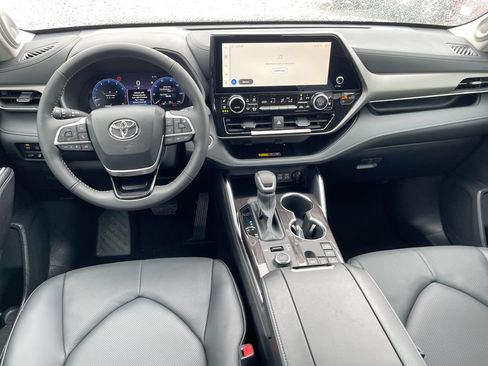 Used 2026 Toyota Highlander Limited AWD/4WD image 10