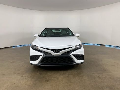 Used 2023 Toyota Camry SE image 2