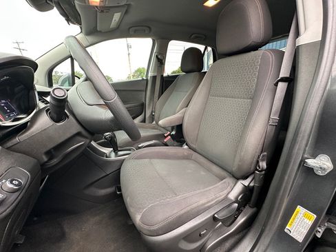 Used 2020 Chevrolet Trax LS w/ Tint and Cruise Package FWD image 9