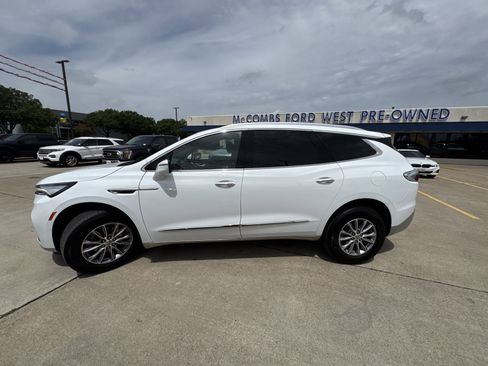 Used 2024 Buick Enclave Premium image 11