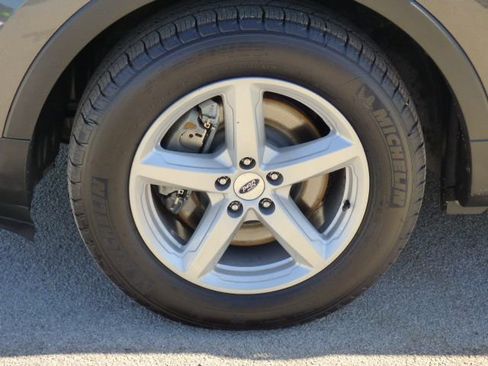 Used 2018 Ford Explorer XLT w/ Equipment Group 202A FWD image 9