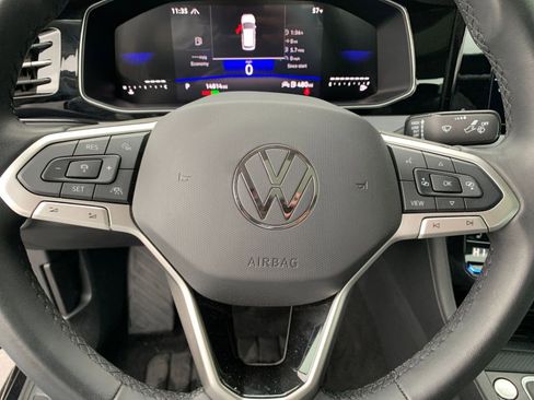 Used 2025 Volkswagen Jetta SE image 27