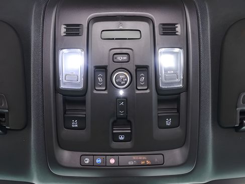 Used 2022 Chevrolet Tahoe Premier AWD/4WD image 21