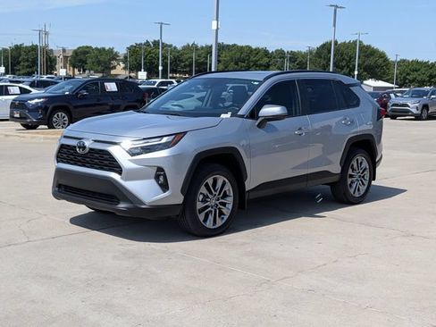Used 2025 Toyota RAV4 XLE Premium w/ Weather Package FWD image 9