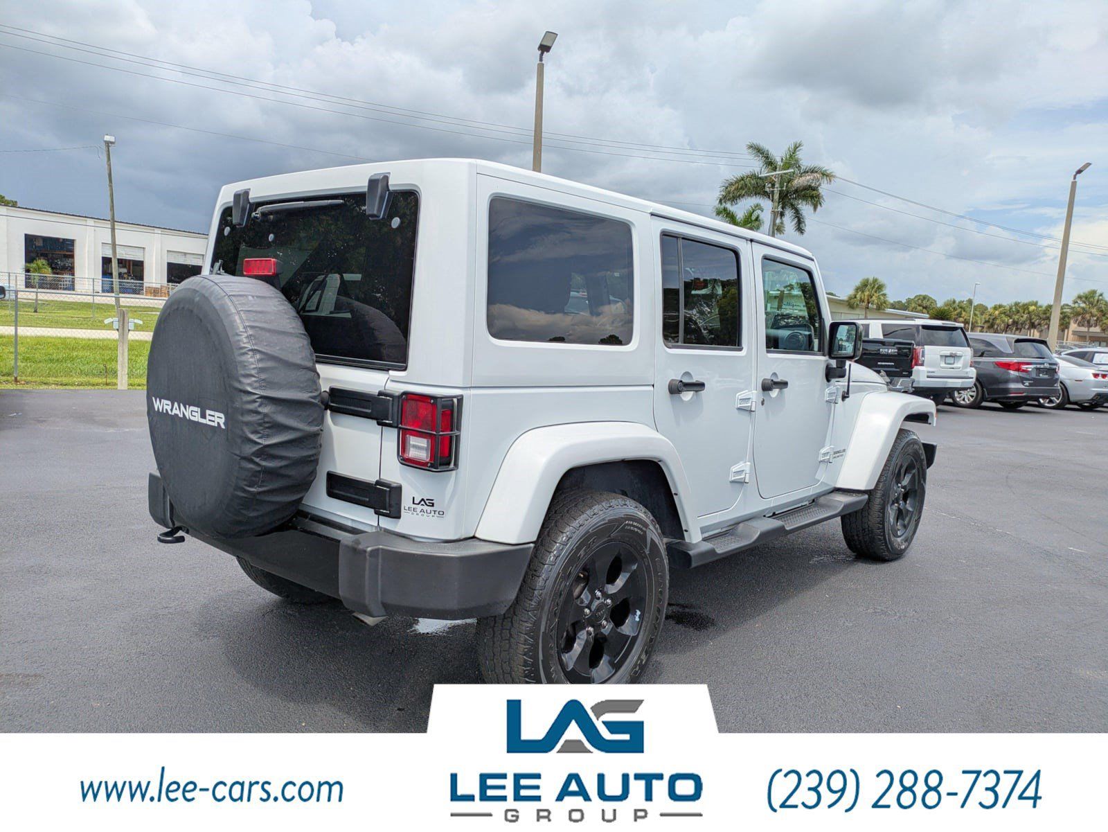 Used 2015 Jeep Wrangler Unlimited Sahara AWD/4WD image 3