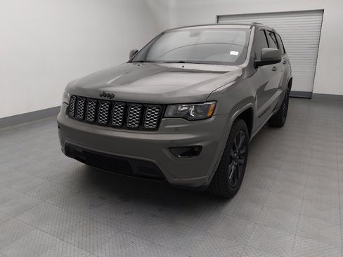 Used 2019 Jeep Grand Cherokee Altitude AWD/4WD image 15