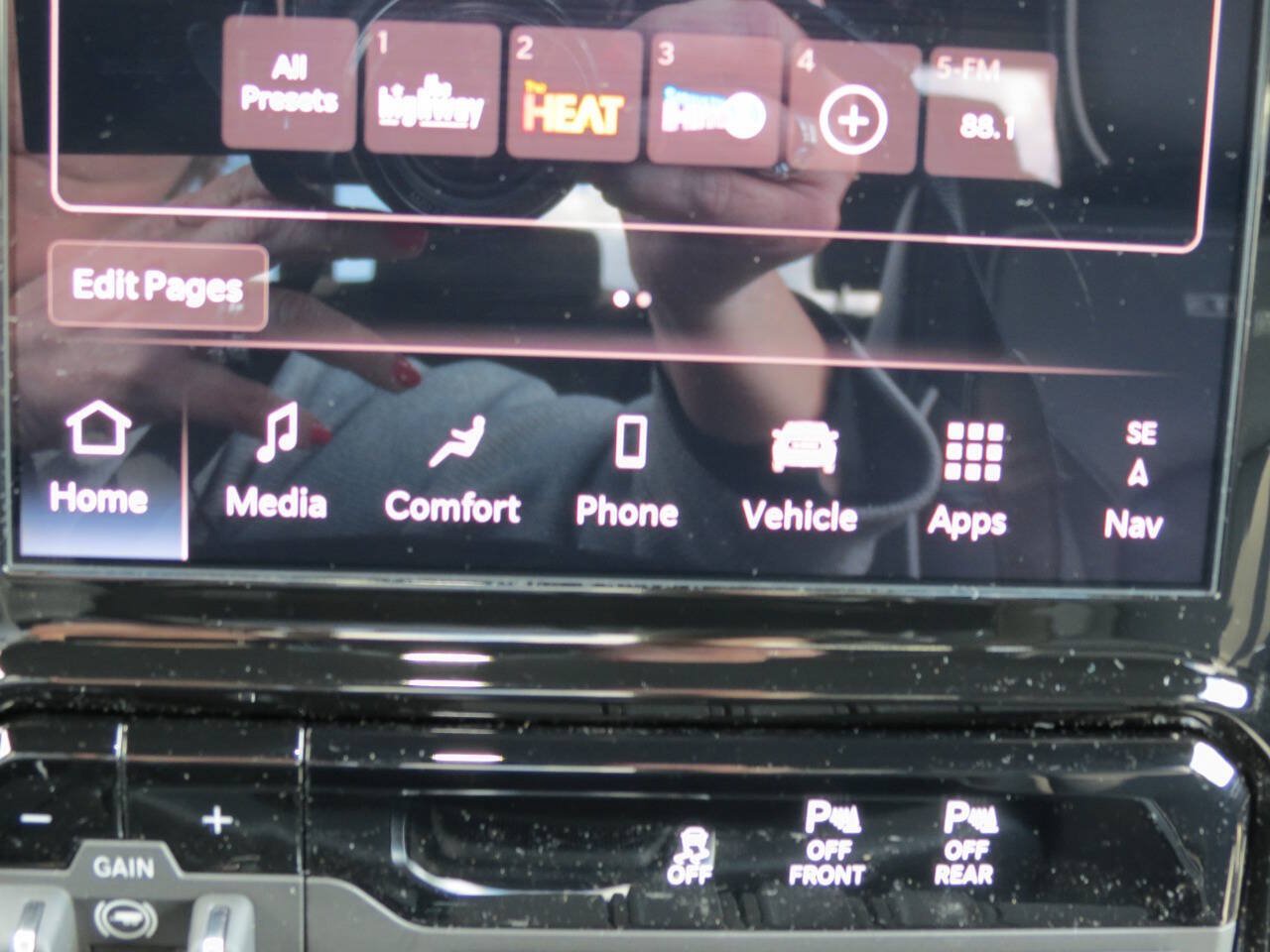 Used 2025 RAM 1500 Laramie w/ Sport Appearance Package AWD/4WD image 21