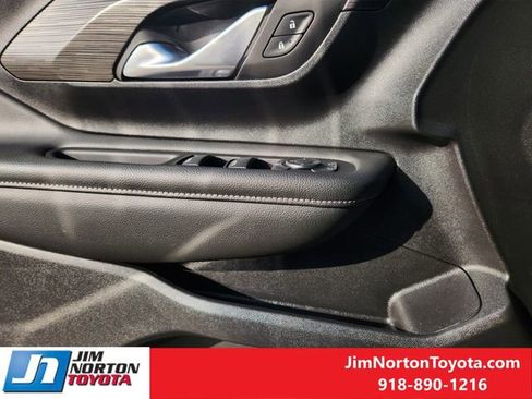 Used 2024 GMC Terrain SLE image 25