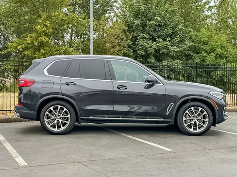 Used 2022 BMW X5 xDrive40i AWD/4WD image 2