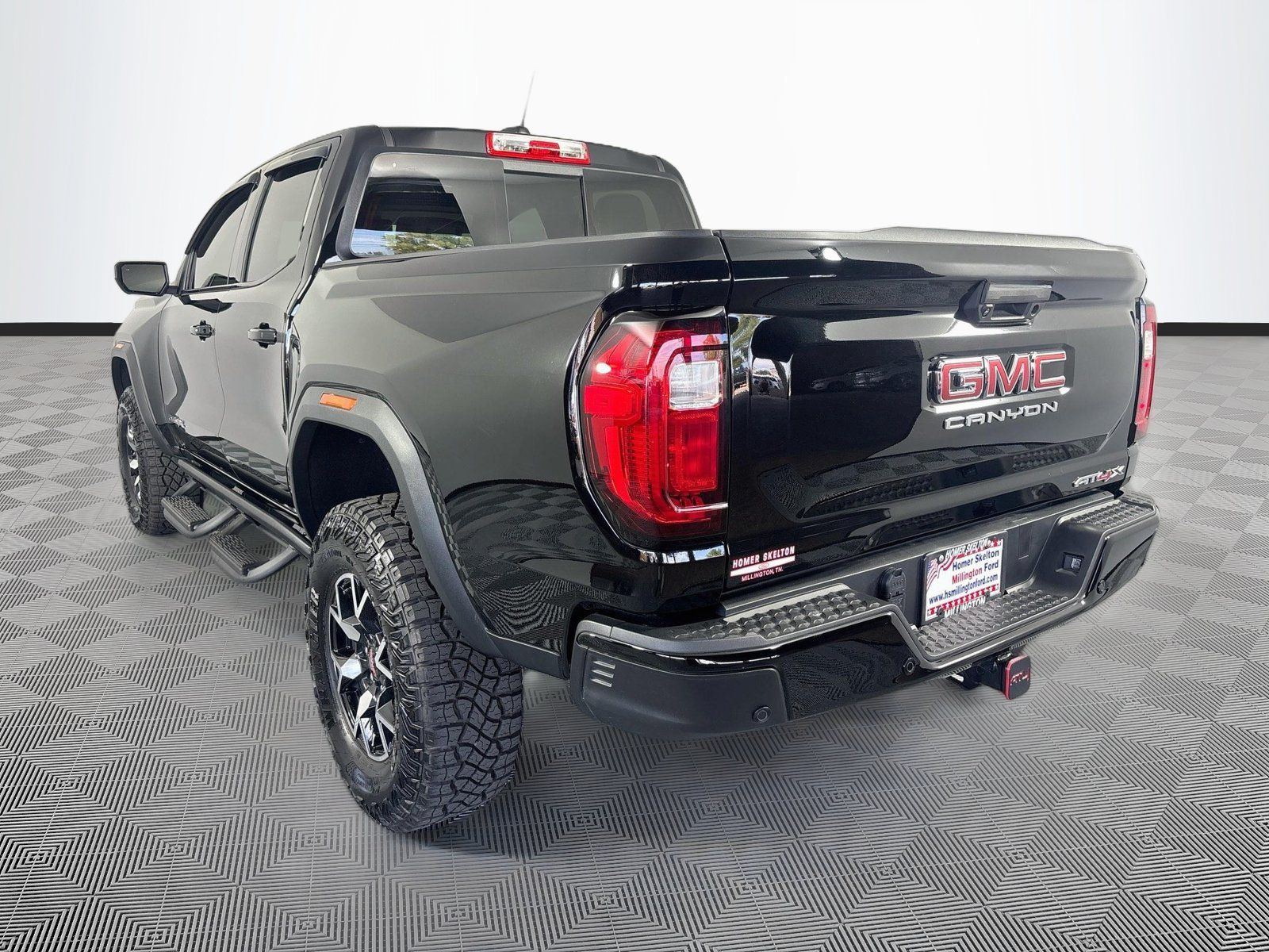 Used 2025 GMC Canyon AT4 w/ AT4X Package AWD/4WD image 5