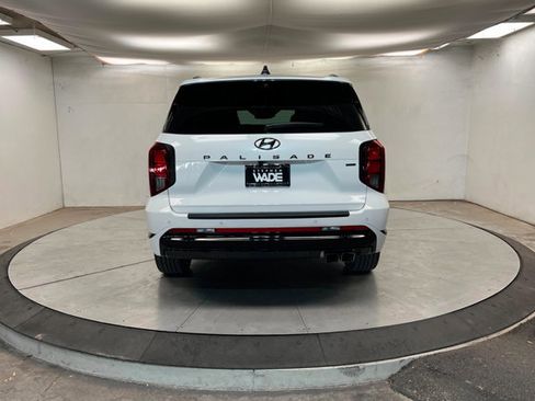 Used 2024 Hyundai Palisade Calligraphy image 4