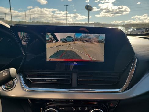 Used 2025 Chevrolet Trax LT w/ LT Convenience Package image 21