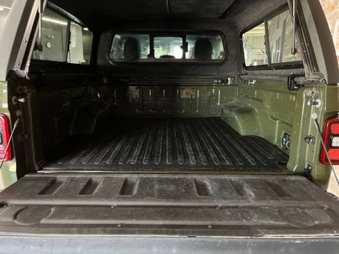 Used 2022 Jeep Gladiator Rubicon w/ Cold Weather Group AWD/4WD image 85