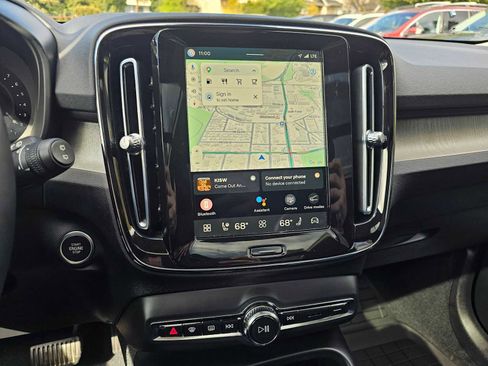 Used 2023 Volvo XC40 B5 Plus w/ Protection Package Premier image 28