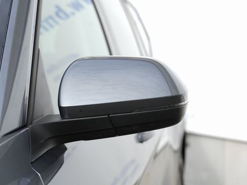 Used 2024 Volkswagen Atlas SE image 11