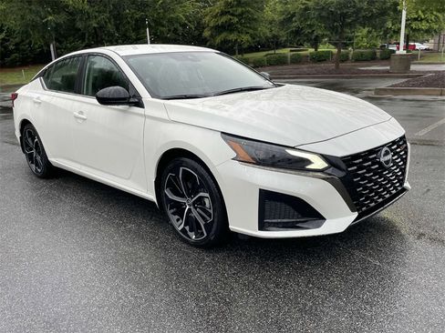 New 2025 Nissan Altima 2.5 SR image 5