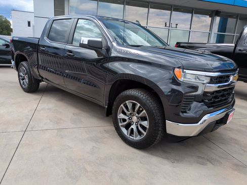 Used 2024 Chevrolet Silverado 1500 LT AWD/4WD image 7