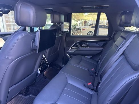 Used 2023 Land Rover Range Rover SE image 8