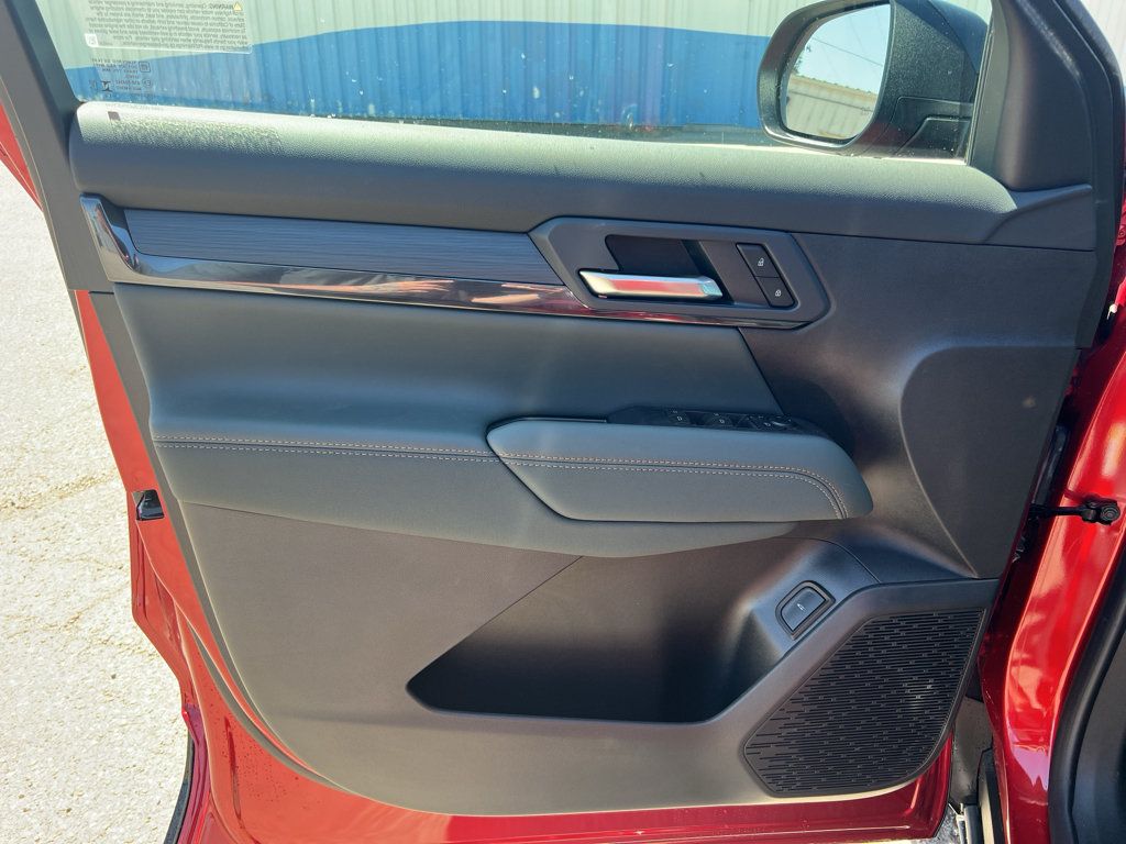 New 2026 GMC Terrain AT4 w/ LPO, Black Badging Package AWD/4WD image 19