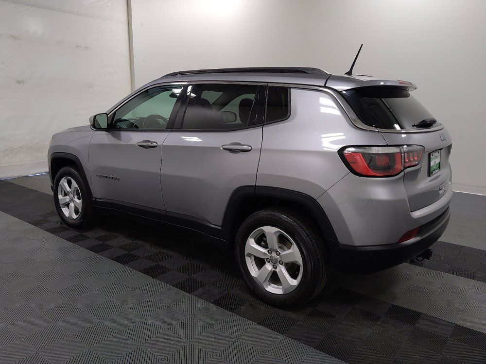 Used 2018 Jeep Compass Latitude w/ Cold Weather Group AWD/4WD image 3
