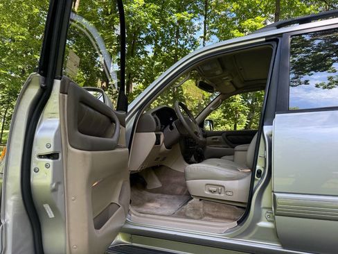 Used 2001 Toyota Land Cruiser AWD/4WD image 47