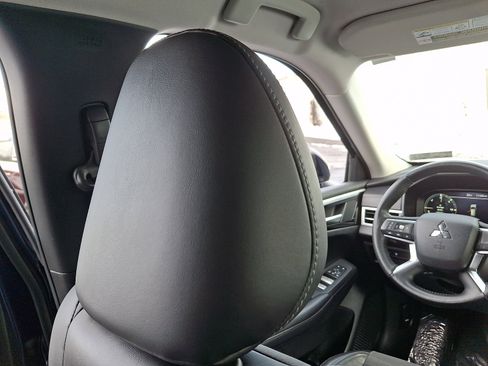 Used 2023 Mitsubishi Outlander SE image 9