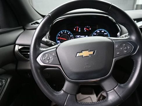 Used 2022 Chevrolet Traverse LT FWD image 8