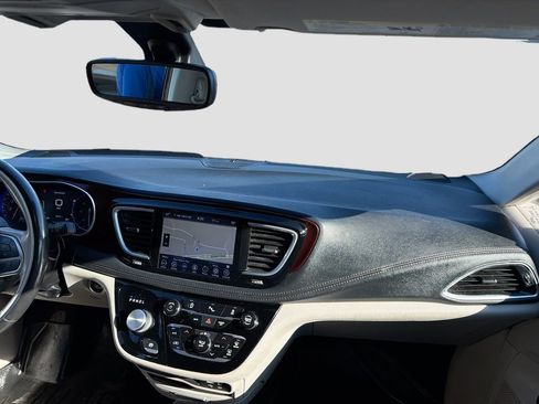Used 2020 Chrysler Pacifica Limited FWD image 27