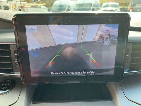 Used 2022 Ford Explorer XLT w/ Equipment Group 202A image 27