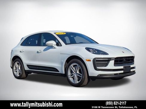 Used 2024 Porsche Macan AWD/4WD image 1
