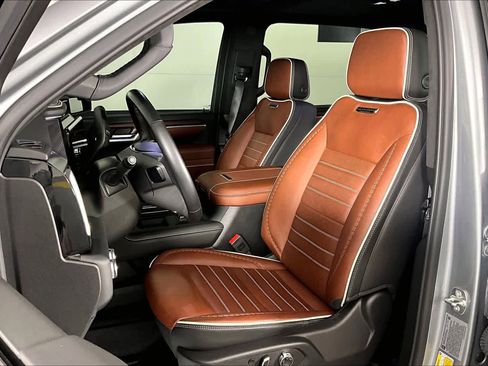 Certified 2025 GMC Sierra 2500 Denali Ultimate w/ Max Trailering Package AWD/4WD image 8