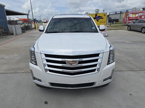 Used 2017 Cadillac Escalade Premium Luxury image 4