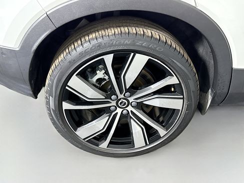 Used 2022 Volvo XC40 P8 Recharge Plus image 32