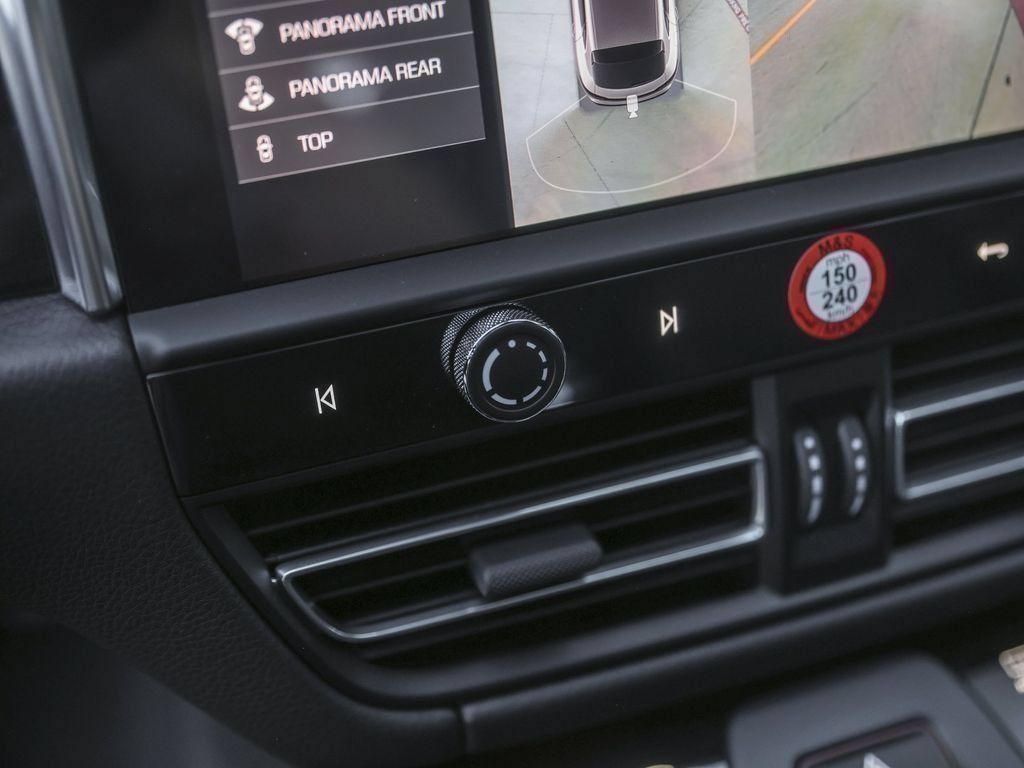 Certified 2026 Porsche Macan AWD/4WD image 24