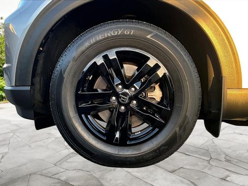 Used 2021 Ford Explorer XLT image 9