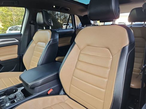 Used 2022 Volkswagen Atlas Cross Sport SEL Premium R-Line image 24