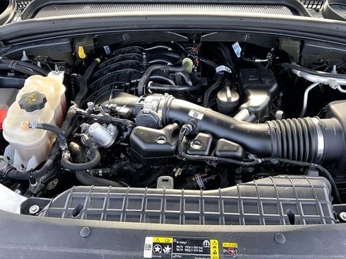 Used 2023 Jeep Grand Cherokee Limited image 9