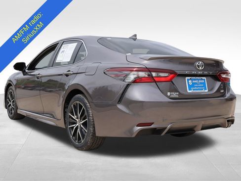 Used 2021 Toyota Camry SE FWD image 3