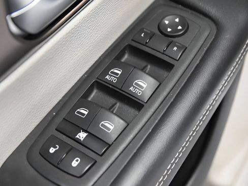 Used 2023 Chrysler Voyager LX FWD image 14