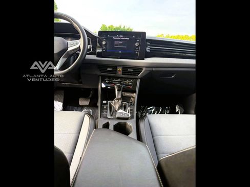 Used 2025 Volkswagen Jetta SE image 27