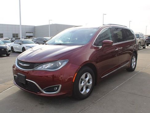 Used 2017 Chrysler Pacifica Touring-L Plus w/ Advanced Safetytec Group image 3