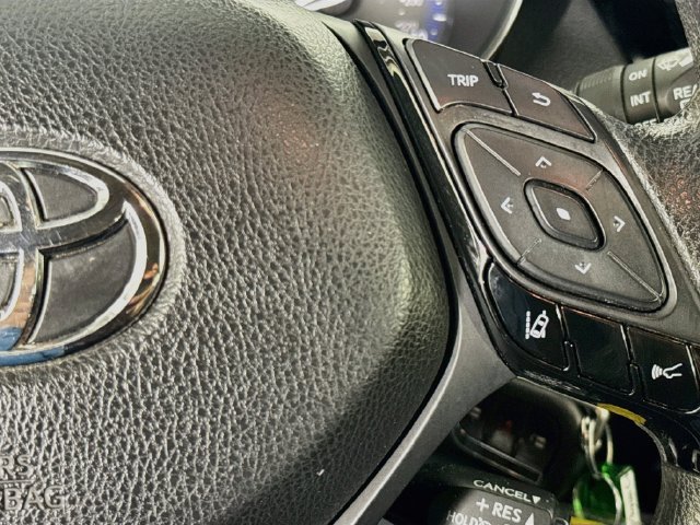 Used 2020 Toyota C-HR LE FWD image 12