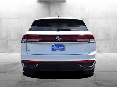 Used 2025 Volkswagen Atlas Cross Sport SE FWD image 6