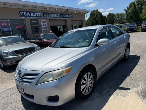 Used 2011 Toyota Camry LE FWD image 2