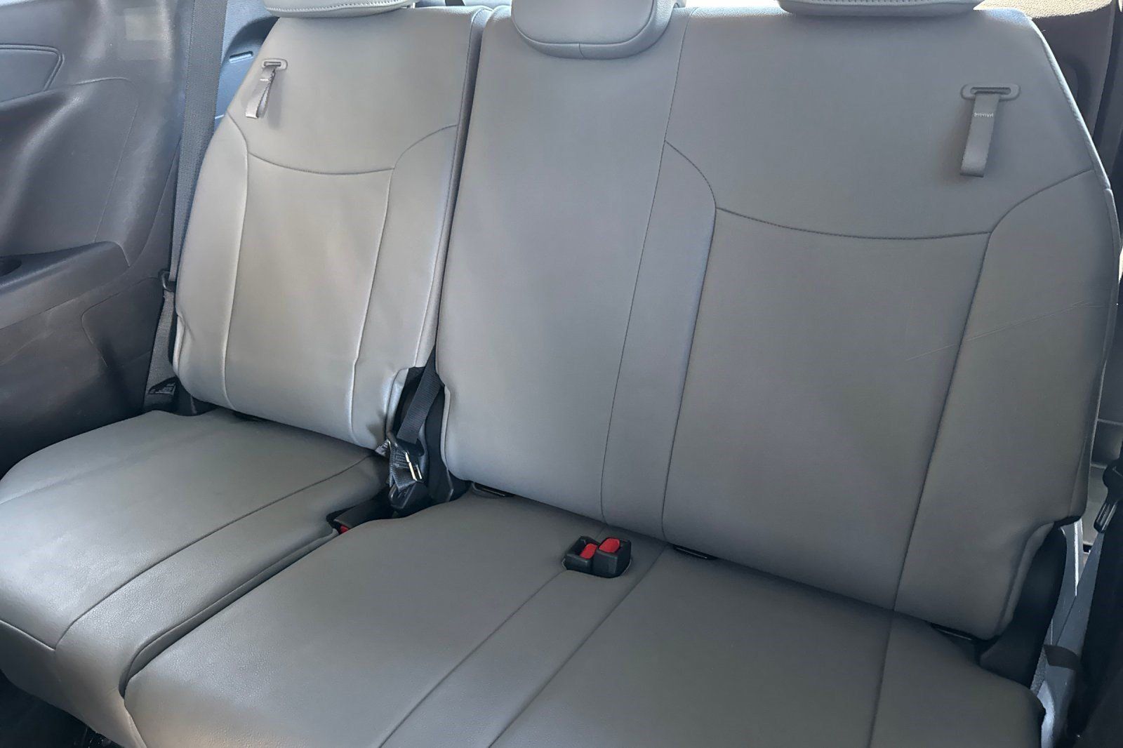 Used 2026 Toyota Sienna XLE FWD image 27