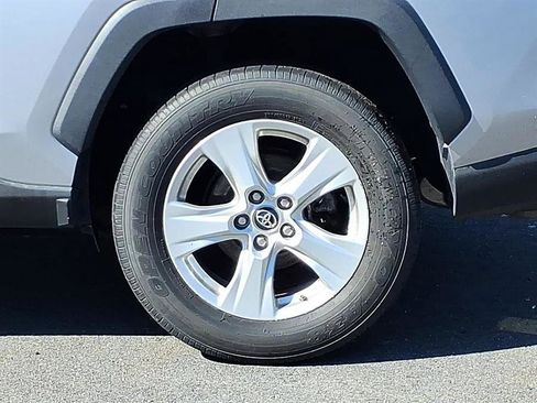 Used 2019 Toyota RAV4 XLE AWD/4WD image 3