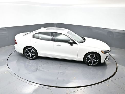 Used 2024 Volvo S60 B5 Core image 42