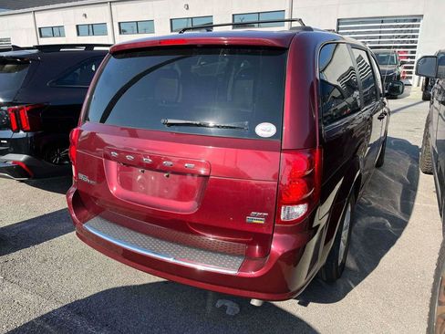 Used 2019 Dodge Grand Caravan SXT FWD image 2